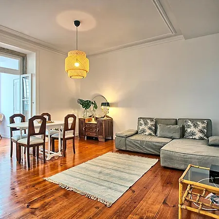 Bernardim Ribeiro Apartment *