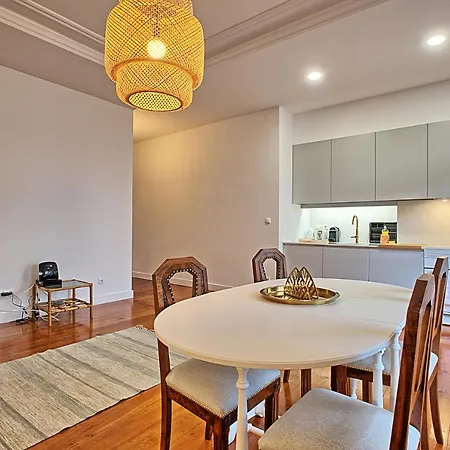 Bernardim Ribeiro Apartment *