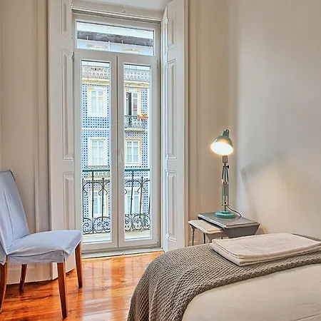 Bernardim Ribeiro Apartment *